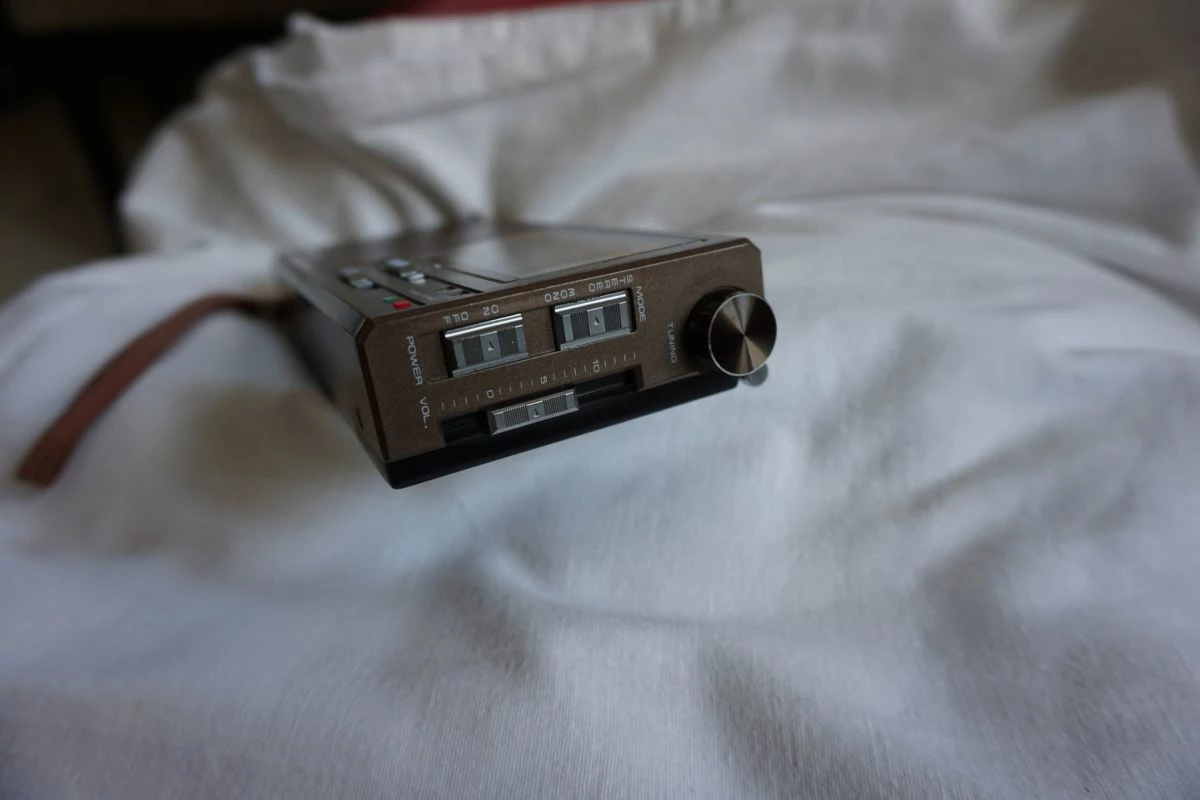 Vendora Electronic TR 1600. MW/LW/SW1...6/FM 9-Band Radio With Stereo Receiver, LED-Anzeigen Μικρό ραδιόφωνο, σε πάρα πολύ καλή κατάσταση. Πλήρες λειτουργικό. 7 Vendora Electronic TR 1600. MW/LW/SW1...6/FM 9-Band Radio With Stereo Receiver, LED-Anzeigen Μικρό ραδιόφωνο, σε πάρα πολύ καλή κατάσταση. Πλήρες λειτουργικό. - Image 5