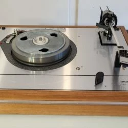 Vendora Πικάπ THORENS TD-160 με μεταλλικό υποπλατό -Vendora shop 37bf20f81766091233255da4ea5858b746da1377 xl