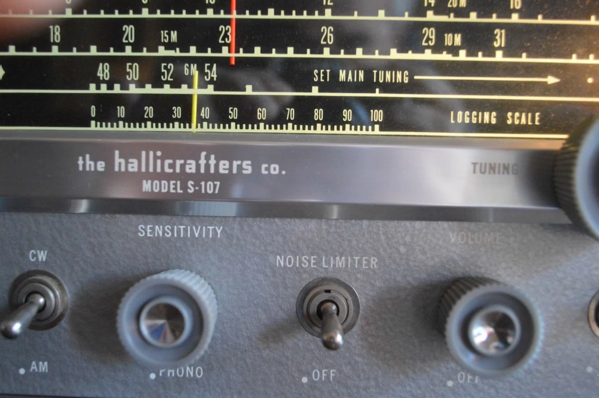 Vendora ΔΕΚΤΗΣ ΡΑΔΙΟΦΩΝΟΥ HALLICRAFTERS S-107 ΚΑΤΑΣΚΕΥΑΣΜΕΝΟΣ ΤΗΝ ΔΕΚΑΕΤΙΑ ΤΟΥ 1960 ΣΤΙΣ ΗΠΑ ΑΧΡΗΣΙΜΟΠΟΙΗΤΟΣ ΣΤΟ ΚΟΥΤΙ ΤΟΥ ΣΕ ΑΡΙΣΤΗ ΚΑΤΑΣΤΑΣΗ 8 Vendora ΔΕΚΤΗΣ ΡΑΔΙΟΦΩΝΟΥ HALLICRAFTERS S-107 ΚΑΤΑΣΚΕΥΑΣΜΕΝΟΣ ΤΗΝ ΔΕΚΑΕΤΙΑ ΤΟΥ 1960 ΣΤΙΣ ΗΠΑ ΑΧΡΗΣΙΜΟΠΟΙΗΤΟΣ ΣΤΟ ΚΟΥΤΙ ΤΟΥ ΣΕ ΑΡΙΣΤΗ ΚΑΤΑΣΤΑΣΗ - Image 6