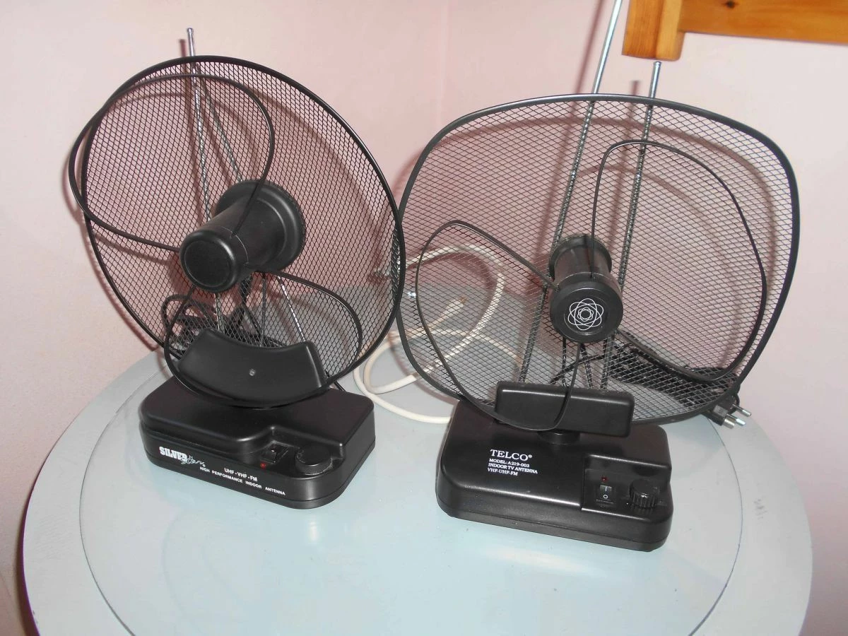 Vendora 2 Κεραίες Τηλεόρασης Εσωτερικές σε Μαύρο Χρώμα (απαιτούν τροφοδοσία και Σύνδεση με Ομοαξονικό (Coaxial) Καλώδιο), (Κατασκευαστές : Telco & Silver Star), (Μαζί και τα 2).. 3 Vendora 2 Κεραίες Τηλεόρασης Εσωτερικές σε Μαύρο Χρώμα (απαιτούν τροφοδοσία και Σύνδεση με Ομοαξονικό (Coaxial) Καλώδιο), (Κατασκευαστές : Telco & Silver Star), (Μαζί και τα 2)..