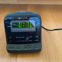 Vendora Aiwa Radio Alarm ραδιόφωνο και ξυπνητήρι λειτουργεί, άψογη κατάσταση