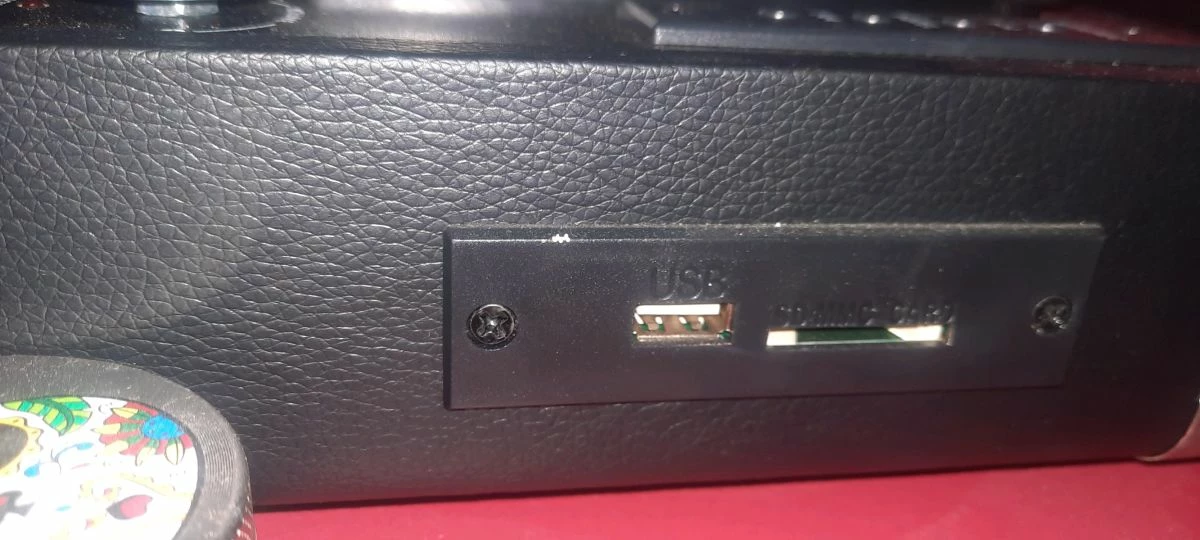 Vendora Akai ATT-E10 Pick-up Βαλιτσάκι Πικάπ με Ενσωματωμένα Ηχεία Μαύρο 5 Vendora Akai ATT-E10 Pick-up Βαλιτσάκι Πικάπ με Ενσωματωμένα Ηχεία Μαύρο - Image 3