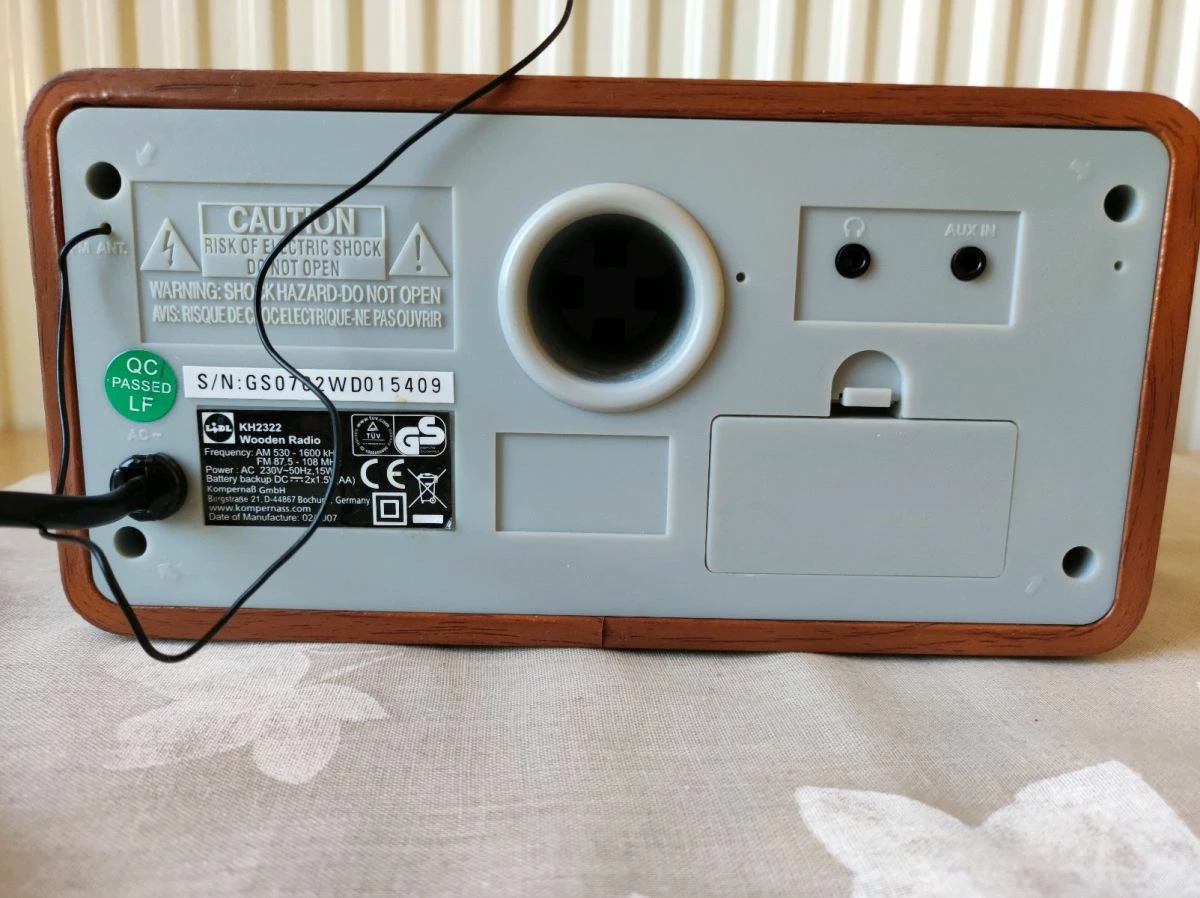 Vendora Ραδιόφωνο ρετρό, Silver Crest ρεύματος. Διαστάσεις 22x13x11 εκατοστά. ( μήκος X πλάτος X ύψος) 4 Vendora Ραδιόφωνο ρετρό, Silver Crest ρεύματος. Διαστάσεις 22x13x11 εκατοστά. ( μήκος X πλάτος X ύψος) - Image 2