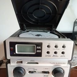 Vendora SUPER MICRO CD RADIO SYSTEM. Διαστασεις 15 Χ10 υψοςΧ 17 βαθος