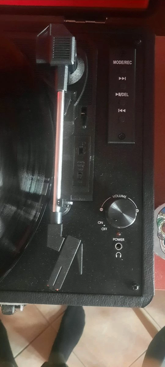 Vendora Akai ATT-E10 Pick-up Βαλιτσάκι Πικάπ με Ενσωματωμένα Ηχεία Μαύρο 4 Vendora Akai ATT-E10 Pick-up Βαλιτσάκι Πικάπ με Ενσωματωμένα Ηχεία Μαύρο - Image 2