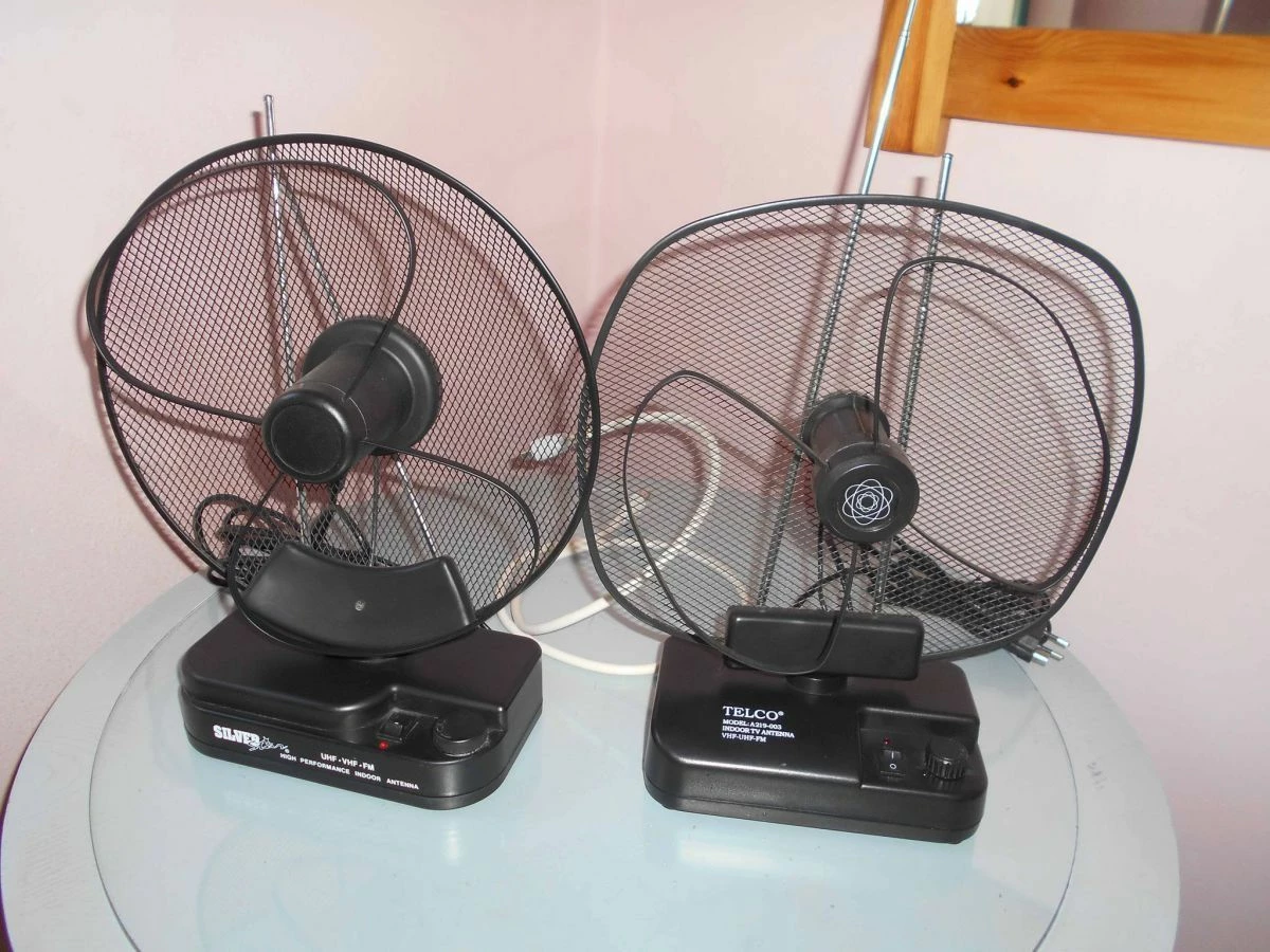 Vendora 2 Κεραίες Τηλεόρασης Εσωτερικές σε Μαύρο Χρώμα (απαιτούν τροφοδοσία και Σύνδεση με Ομοαξονικό (Coaxial) Καλώδιο), (Κατασκευαστές : Telco & Silver Star), (Μαζί και τα 2).. 4 Vendora 2 Κεραίες Τηλεόρασης Εσωτερικές σε Μαύρο Χρώμα (απαιτούν τροφοδοσία και Σύνδεση με Ομοαξονικό (Coaxial) Καλώδιο), (Κατασκευαστές : Telco & Silver Star), (Μαζί και τα 2).. - Image 2