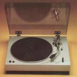 Vendora ΠΙΚΑΠ AKAI AP - 001 + ΚΕΦΑΛΗ STANTON 500 -Vendora shop bdbc56cce4a6d6628465961e102dab7222d0d1a2 xl