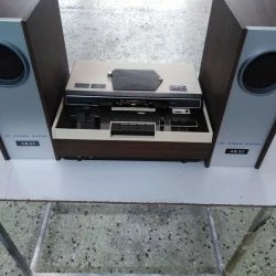 Vendora κασετόφωνο AKAI Vintage με ηχεια