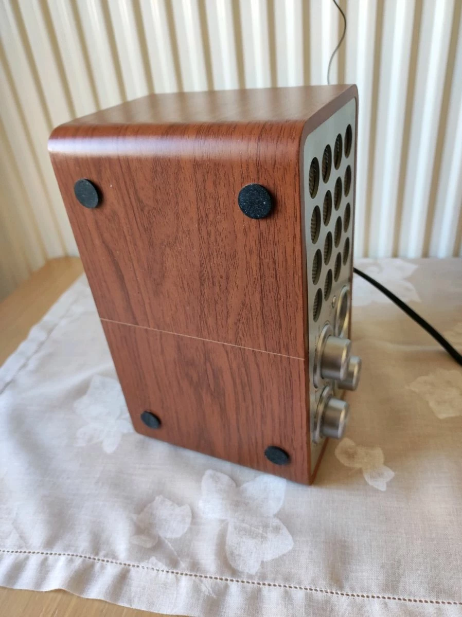 Vendora Ραδιόφωνο ρετρό, Silver Crest ρεύματος. Διαστάσεις 22x13x11 εκατοστά. ( μήκος X πλάτος X ύψος) 5 Vendora Ραδιόφωνο ρετρό, Silver Crest ρεύματος. Διαστάσεις 22x13x11 εκατοστά. ( μήκος X πλάτος X ύψος) - Image 3