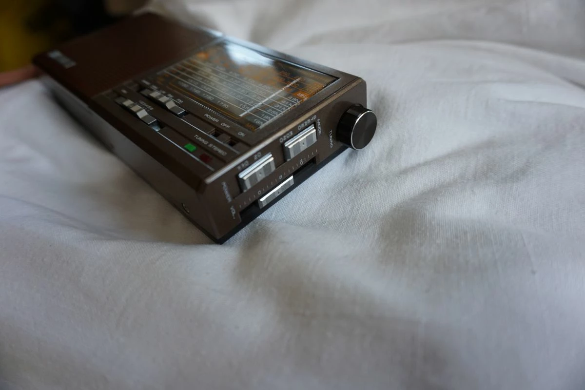 Vendora Electronic TR 1600. MW/LW/SW1...6/FM 9-Band Radio With Stereo Receiver, LED-Anzeigen Μικρό ραδιόφωνο, σε πάρα πολύ καλή κατάσταση. Πλήρες λειτουργικό. 10 Vendora Electronic TR 1600. MW/LW/SW1...6/FM 9-Band Radio With Stereo Receiver, LED-Anzeigen Μικρό ραδιόφωνο, σε πάρα πολύ καλή κατάσταση. Πλήρες λειτουργικό. - Image 8