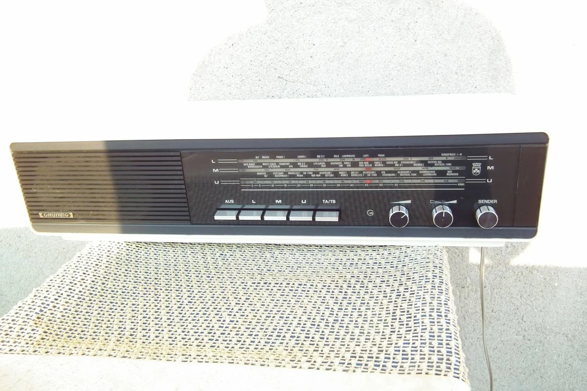 Vendora Grundig RF410 Made In Grmani. 3 Vendora Grundig RF410 Made In Grmani.