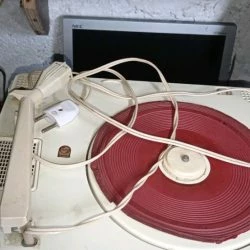 Vendora πικάπ μάρκας Philips με λυχνίες σαν ενισχυτής δουλεύει κανονικά ο δίσκος δεν γυρνάει θέλει συντήρηση -Vendora shop ee695199e0730aa2b084a0885a232fbb3a1a1b64 xl