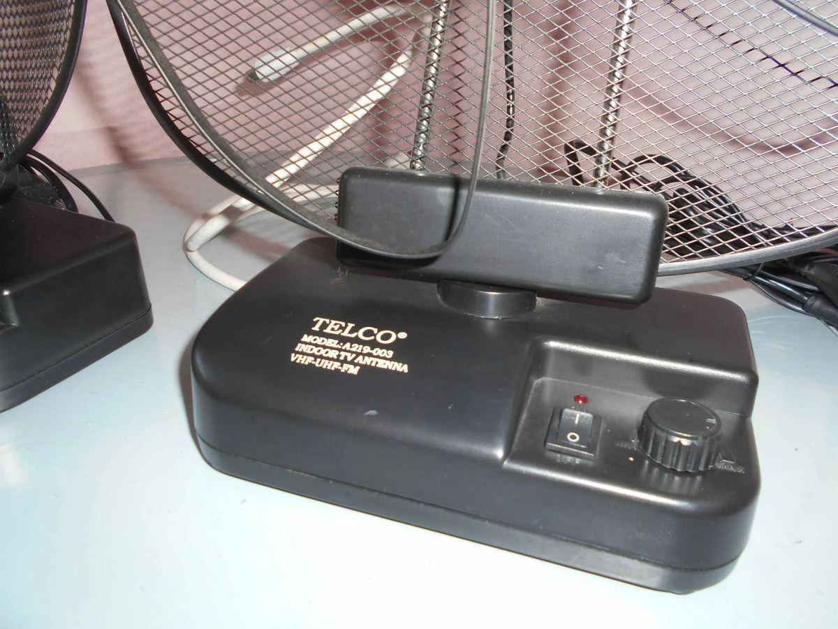 Vendora 2 Κεραίες Τηλεόρασης Εσωτερικές σε Μαύρο Χρώμα (απαιτούν τροφοδοσία και Σύνδεση με Ομοαξονικό (Coaxial) Καλώδιο), (Κατασκευαστές : Telco & Silver Star), (Μαζί και τα 2).. 5 Vendora 2 Κεραίες Τηλεόρασης Εσωτερικές σε Μαύρο Χρώμα (απαιτούν τροφοδοσία και Σύνδεση με Ομοαξονικό (Coaxial) Καλώδιο), (Κατασκευαστές : Telco & Silver Star), (Μαζί και τα 2).. - Image 3