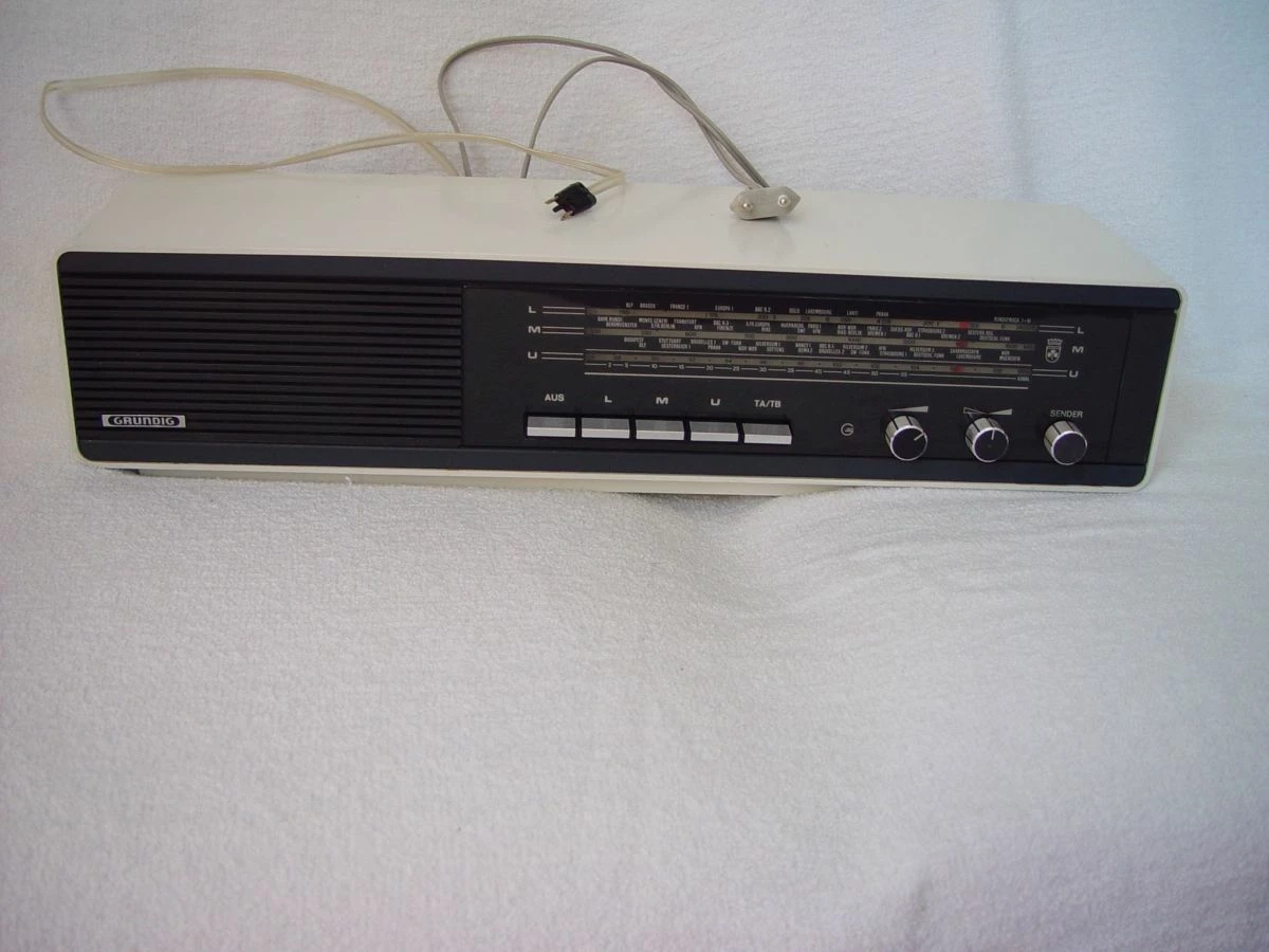 Vendora Grundig RF410 Made In Grmani. 4 Vendora Grundig RF410 Made In Grmani. - Image 2