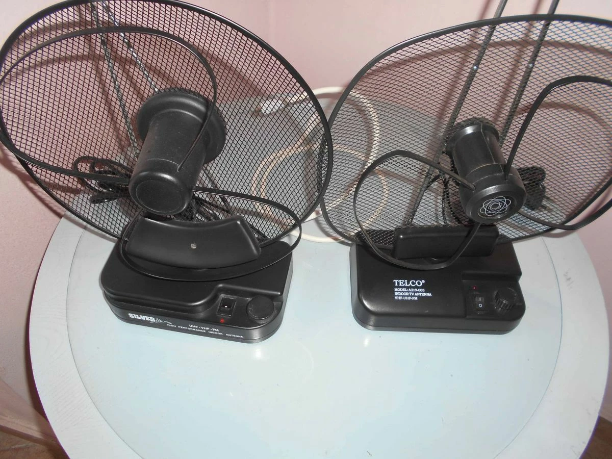 Vendora 2 Κεραίες Τηλεόρασης Εσωτερικές σε Μαύρο Χρώμα (απαιτούν τροφοδοσία και Σύνδεση με Ομοαξονικό (Coaxial) Καλώδιο), (Κατασκευαστές : Telco & Silver Star), (Μαζί και τα 2).. 6 Vendora 2 Κεραίες Τηλεόρασης Εσωτερικές σε Μαύρο Χρώμα (απαιτούν τροφοδοσία και Σύνδεση με Ομοαξονικό (Coaxial) Καλώδιο), (Κατασκευαστές : Telco & Silver Star), (Μαζί και τα 2).. - Image 4