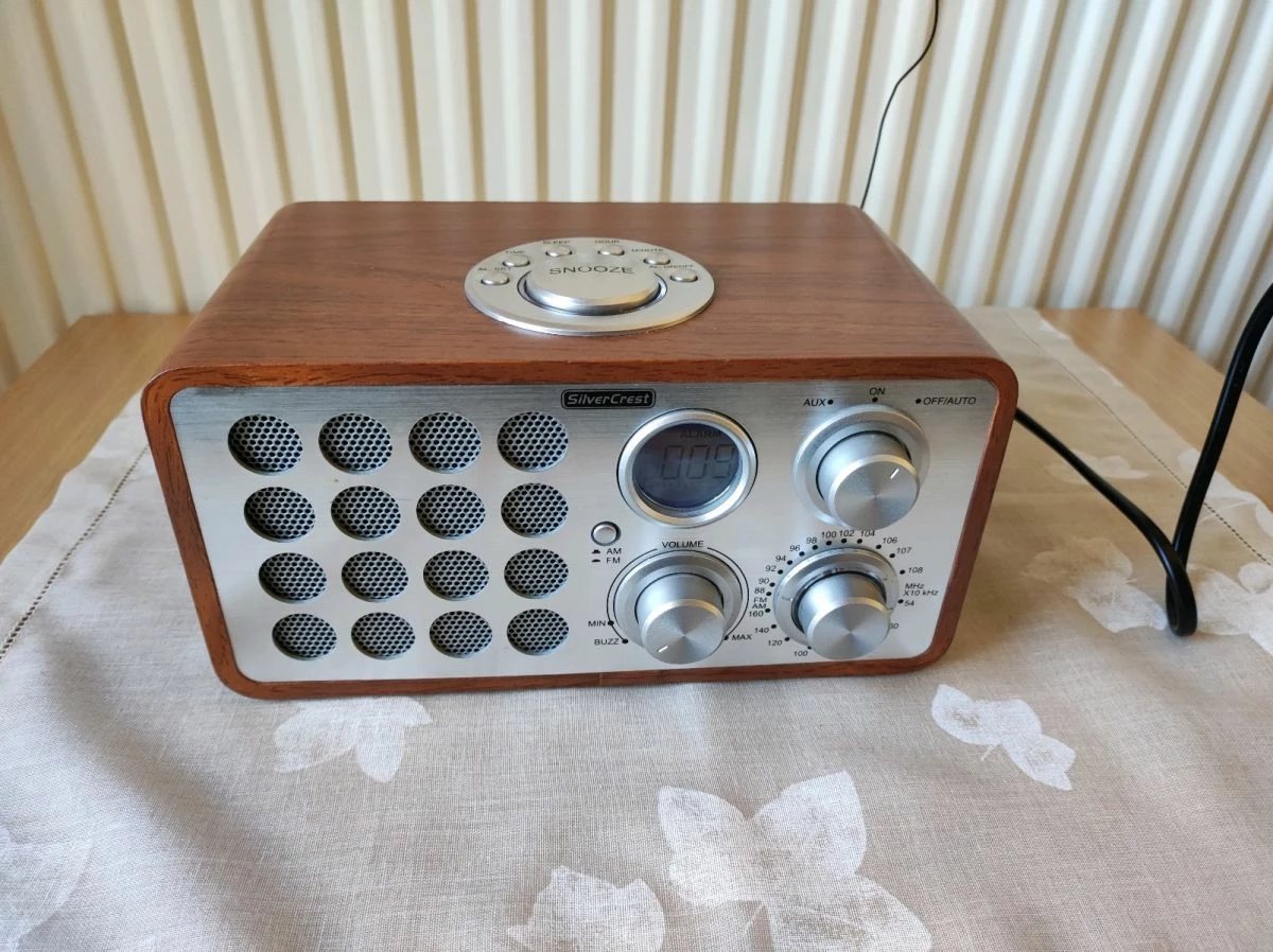 Vendora Ραδιόφωνο ρετρό, Silver Crest ρεύματος. Διαστάσεις 22x13x11 εκατοστά. ( μήκος X πλάτος X ύψος) 7 Vendora Ραδιόφωνο ρετρό, Silver Crest ρεύματος. Διαστάσεις 22x13x11 εκατοστά. ( μήκος X πλάτος X ύψος) - Image 5